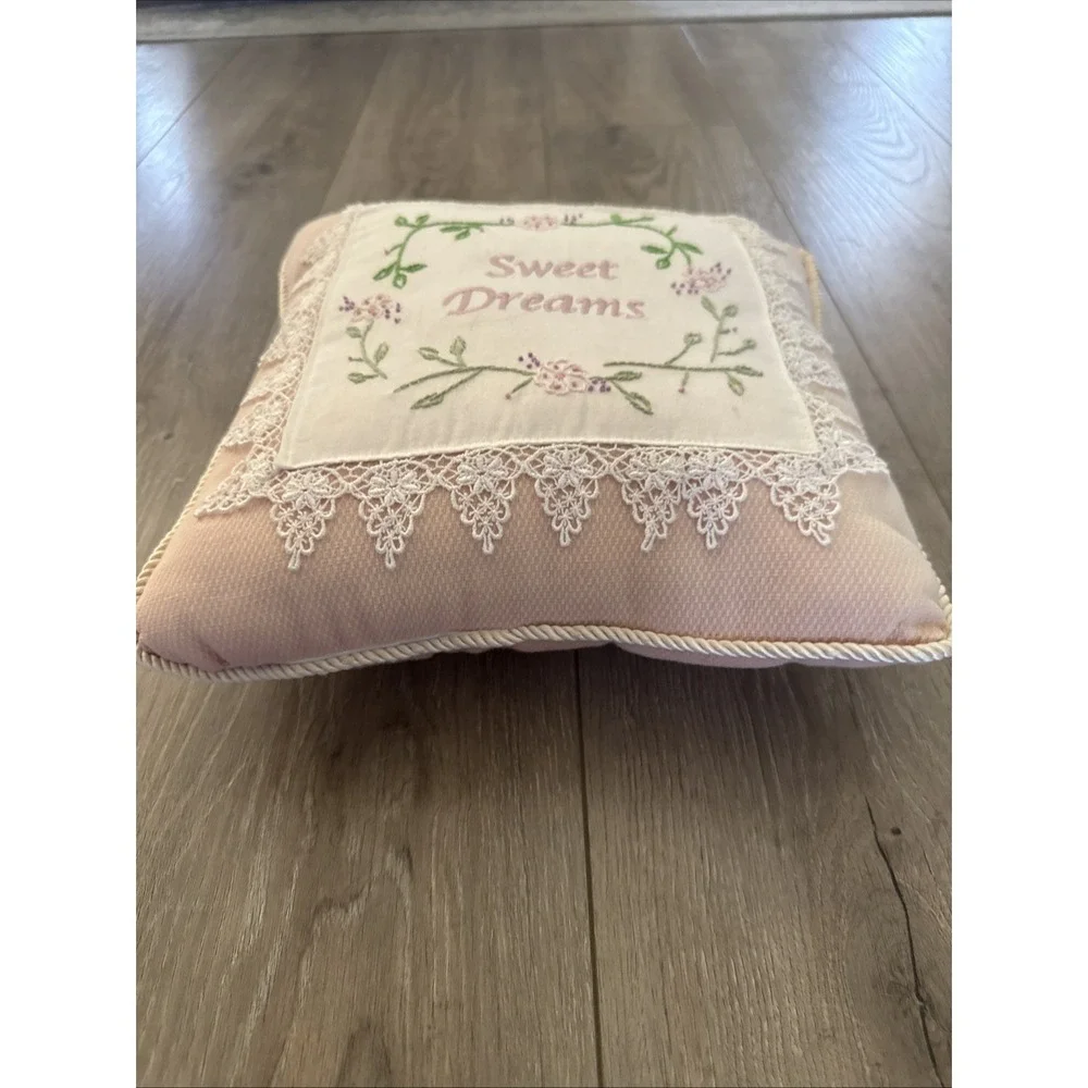 Vintage Sweet Dreams Applied Embroidery Flower Throw Pillow with‎ Edging